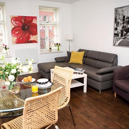 Apt 2, Trafalgar Square 2Nd Floor By Indigo Flats Londra Exterior foto