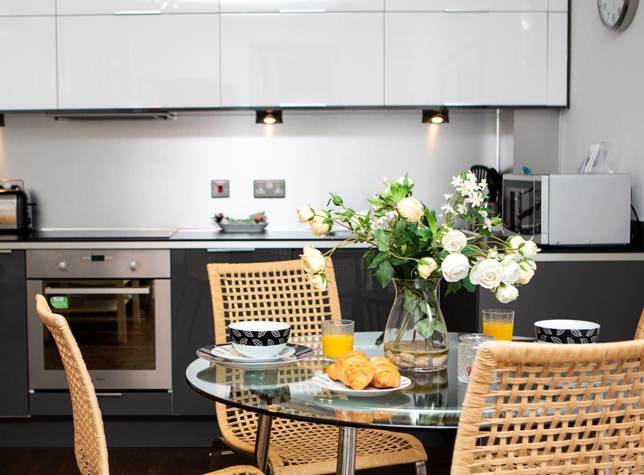 Apt 2, Trafalgar Square 2Nd Floor By Indigo Flats Londra Exterior foto