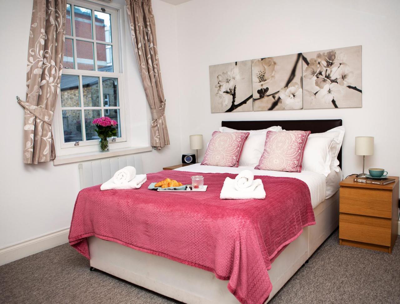 Apt 2, Trafalgar Square 2Nd Floor By Indigo Flats Londra Exterior foto